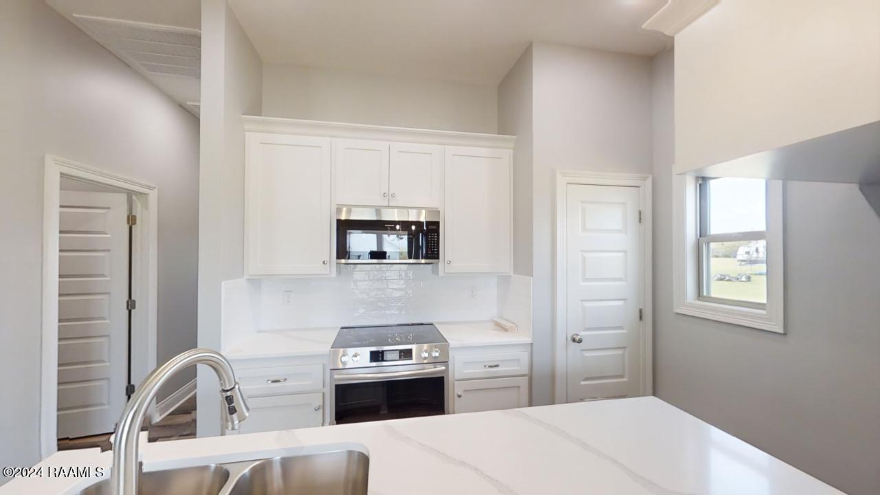 9924 Lou Ella Road Kaplan, LA 70548 - Photo 8 of 33 Dining to kitchen
