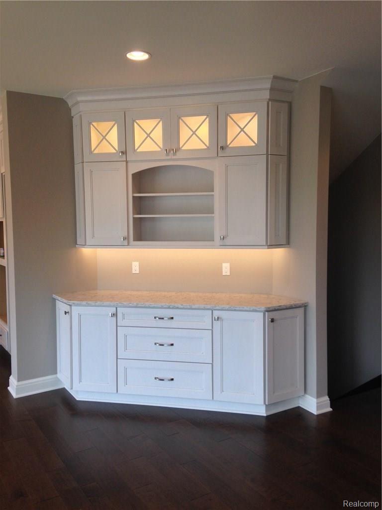 5695 Sovereign Drive Rochester, MI 48306 - Photo 5 of 39 IMG_2597.JPG
