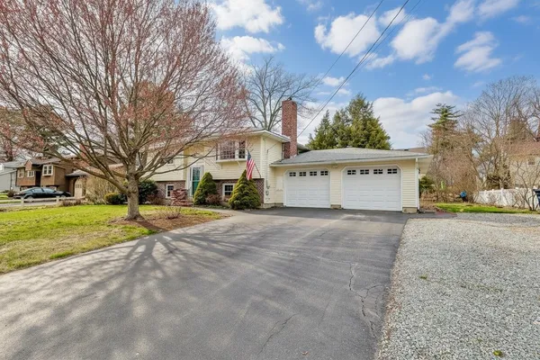 $559,900 | 8 Royal Oak Drive, Nashua, NH 03064