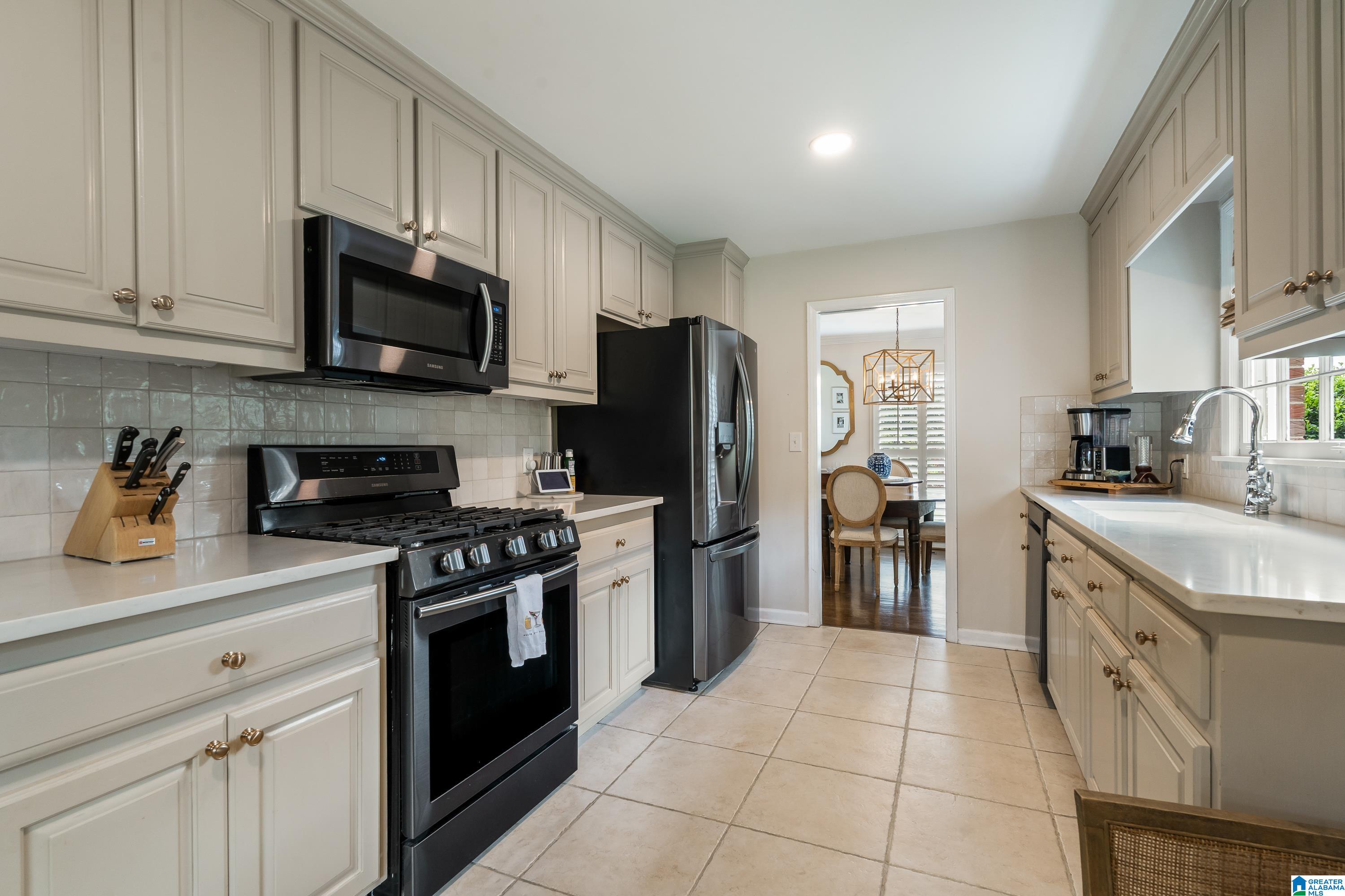 3125 Dolly Ridge Drive Birmingham, AL 35243 - Photo 12 of 52