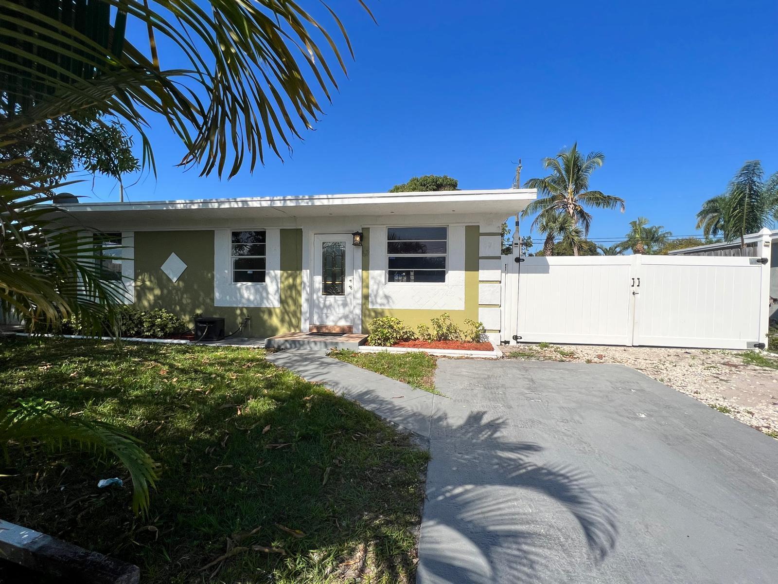 67 Tortuga Road Palm Springs, FL 33461 - Photo 2 of 16 909debd0-5acb-4539-aebd-2d6d10abd5a0