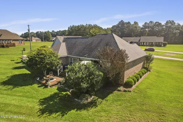 $329,000 | 1011 Rolling Oaks Drive, McComb, MS 39648