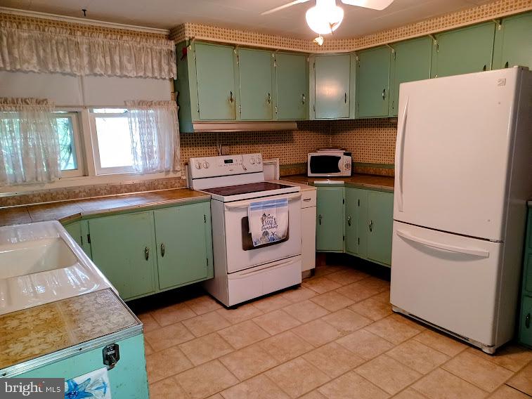 1819 Division Road Pasadena, MD 21122 - Photo 11 of 26