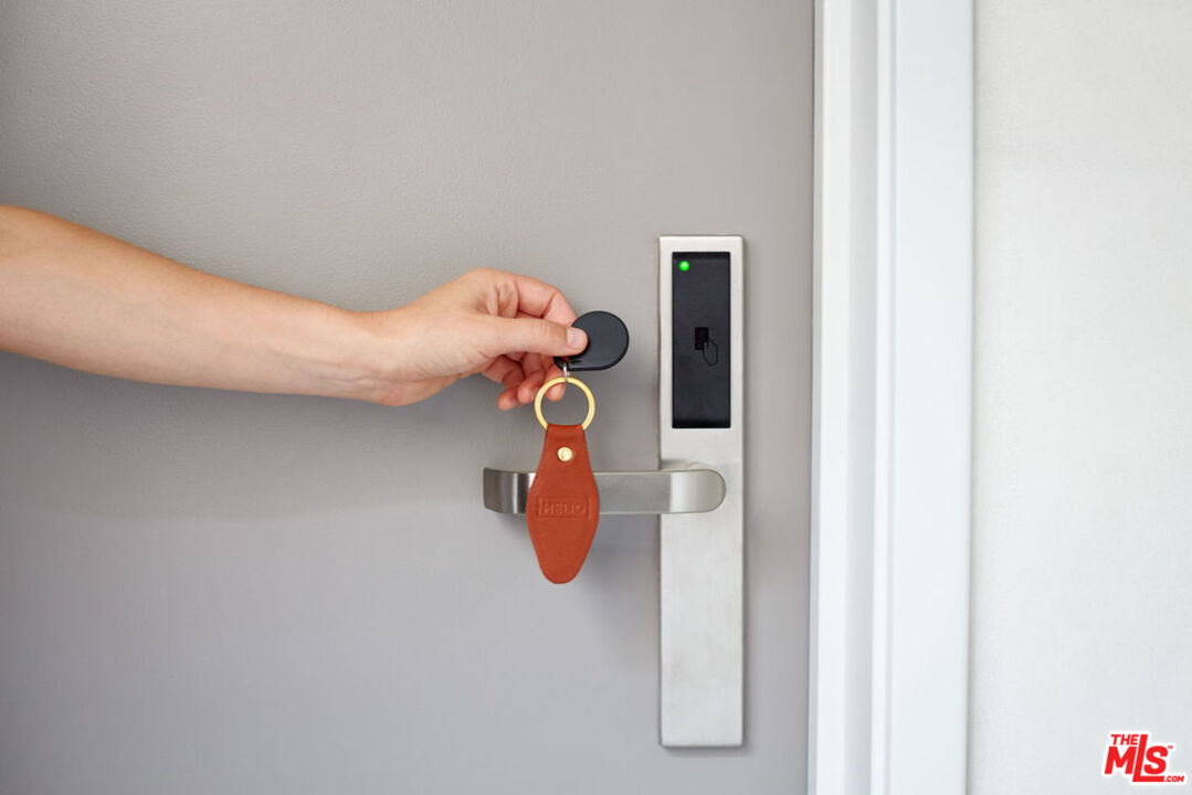 12431 Rochester Avenue, Unit PH4 Los Angeles, CA 90025 - Photo 19 of 28