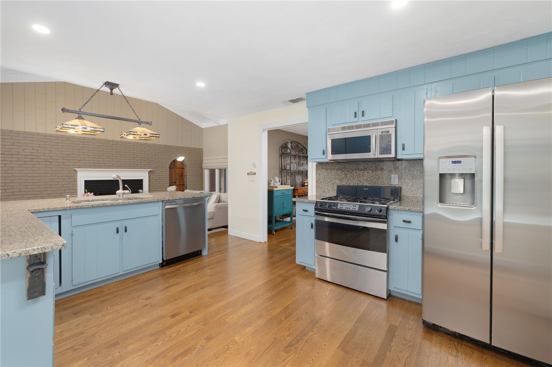 30 Abigail Street Warwick, RI 02818 - Photo 7 of 38