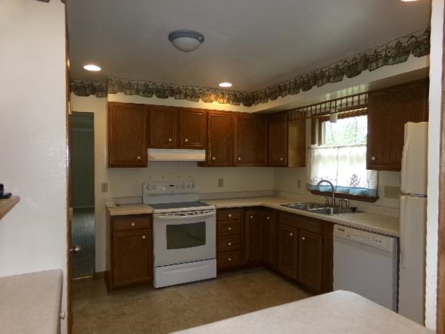 2108 West Middlebury Road Freeport, IL 61032 - Photo 5 of 23 Gallery Image 5