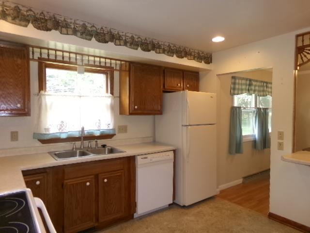 2108 West Middlebury Road Freeport, IL 61032 - Photo 6 of 23 Gallery Image 6