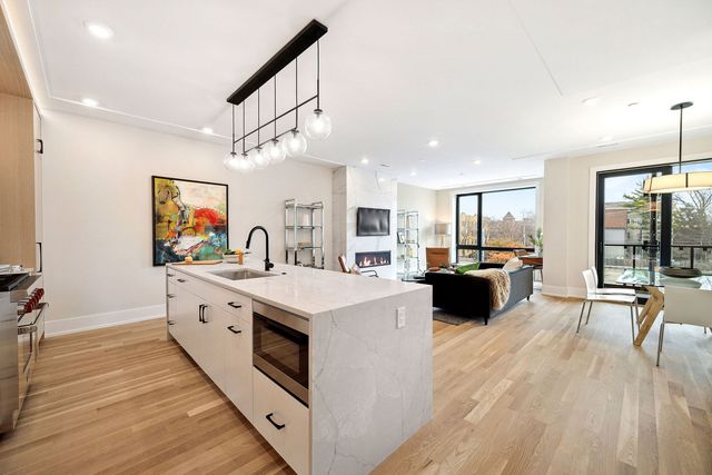 $679,000 | 3125 North Clybourn Avenue, Unit 2N, Chicago, IL 60618