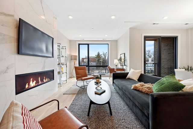 $679,000 | 3125 North Clybourn Avenue, Unit 2N, Chicago, IL 60618