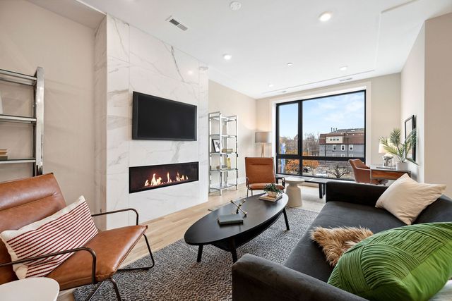 $679,000 | 3125 North Clybourn Avenue, Unit 2N, Chicago, IL 60618