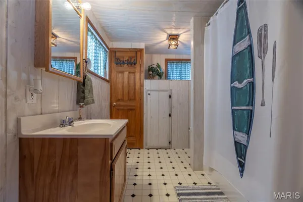 $325,000 | 1126 Mitten Ridge Drive, Innsbrook, MO 63390