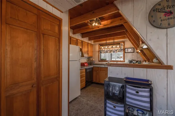 $325,000 | 1126 Mitten Ridge Drive, Innsbrook, MO 63390