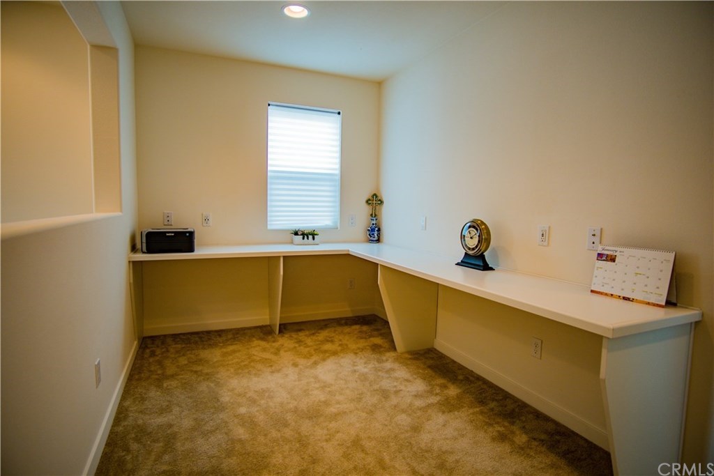 8865 Maple Avenue Montclair, CA 91763 - Photo 12 of 26 Upstairs Pocket Office