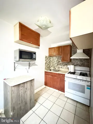 $1,350 | 176 West Hanover Street, Unit 1, Trenton, NJ 08618