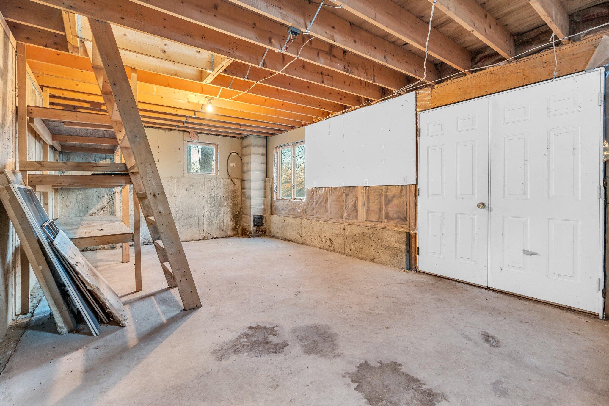 10 Groundnut Hill Road Cape Neddick, ME 03902 - Photo 44 of 54 10 groundnut storage under garage