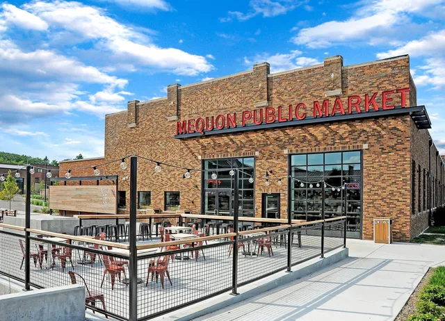 $2,795 | 6450 West Spur Road, Unit 202W, Mequon, WI 53092