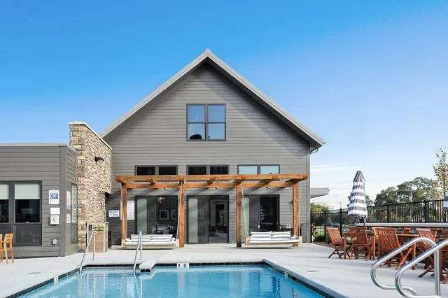 $2,795 | 6450 West Spur Road, Unit 202W, Mequon, WI 53092