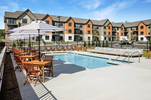 $2,795 | 6450 West Spur Road, Unit 202W, Mequon, WI 53092