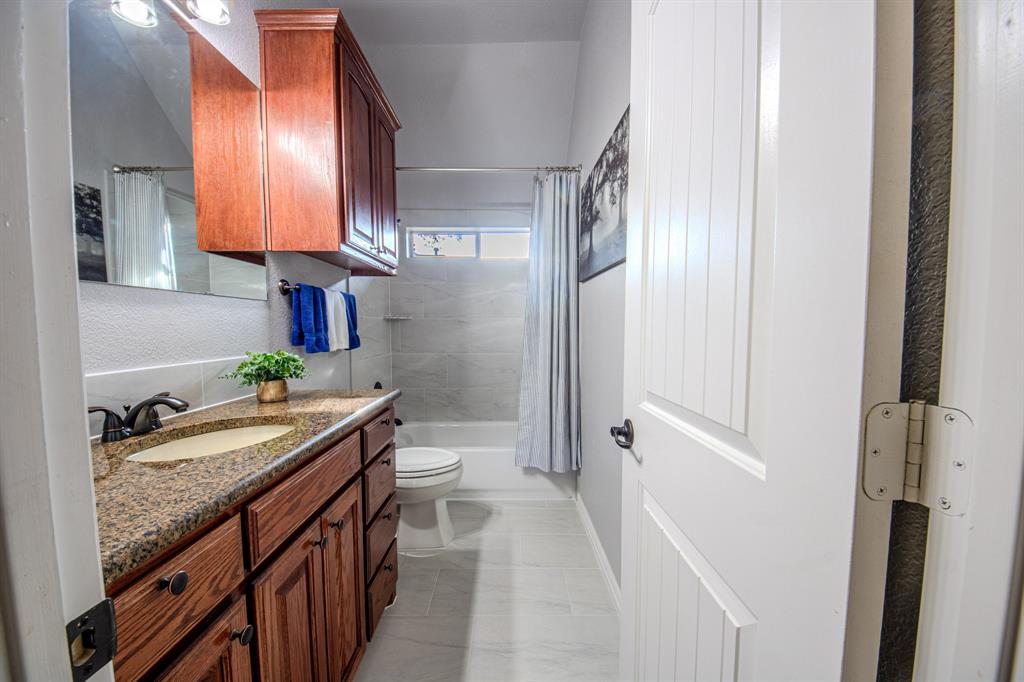 9001 Ravenswood Road Granbury, TX 76049 - Photo 29 of 38 Bathroom with shower / tub combo and vanity