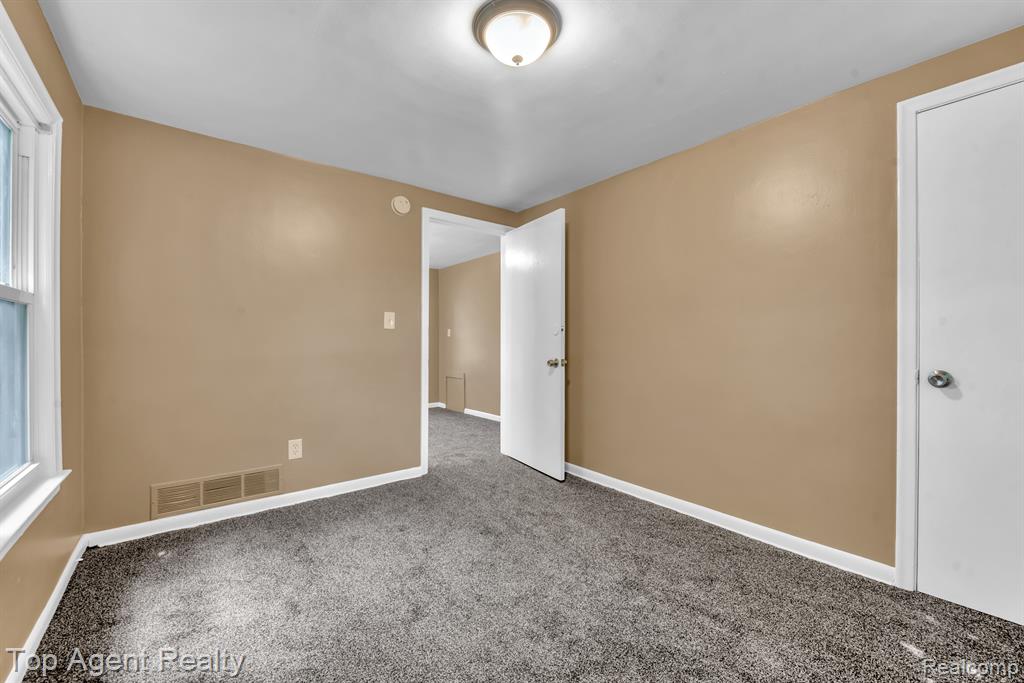 70 Hill Street River Rouge, MI 48218 - Photo 19 of 33