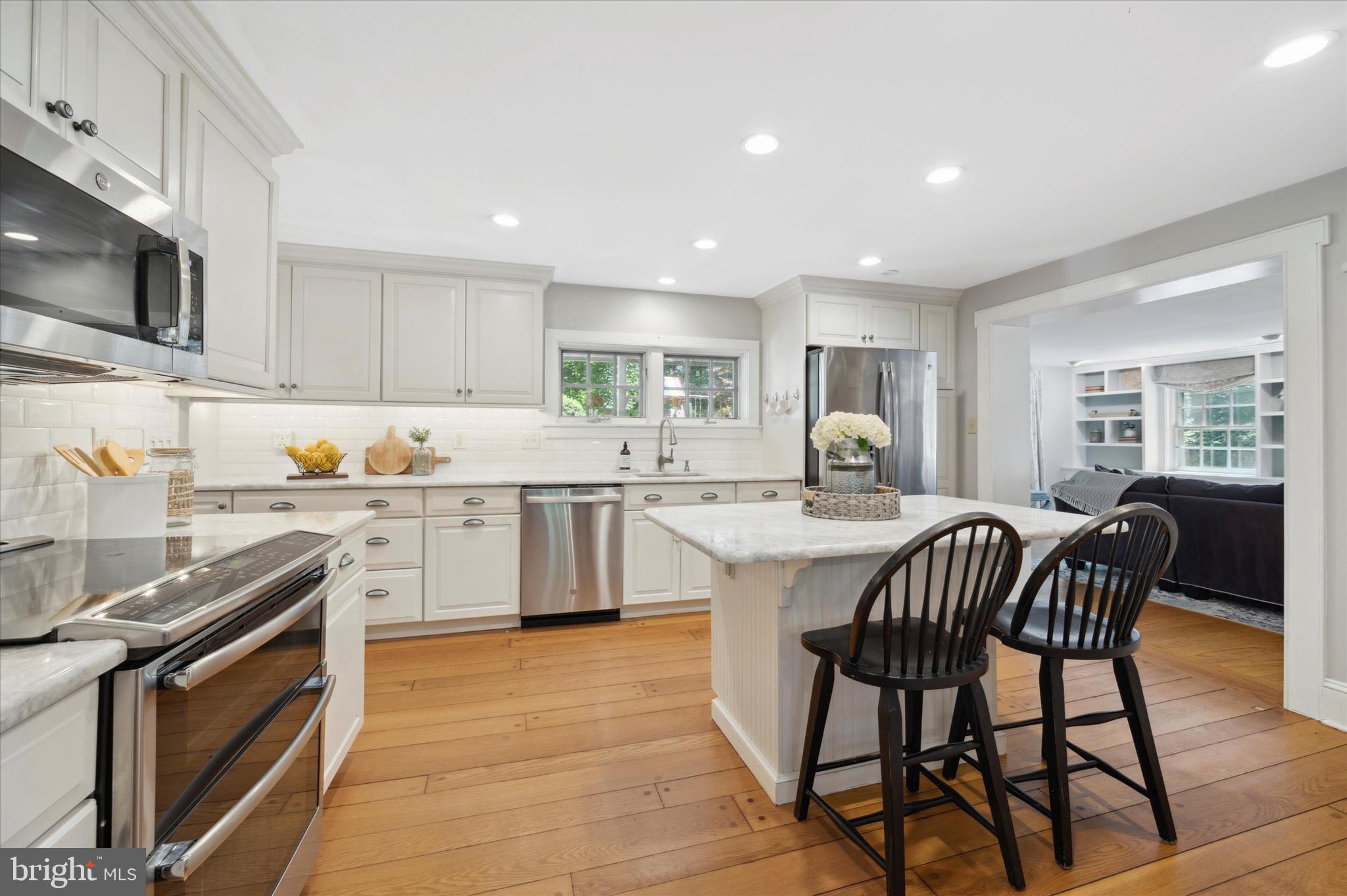 744 Pugh Road Wayne, PA 19087 - Photo 6 of 62 Kitchen and Breakfast Bar