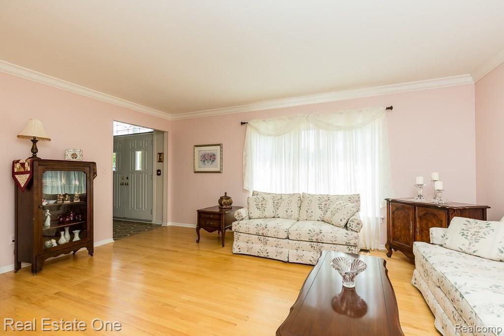 2420 Kimberly Fair Street Rochester Hills, MI 48309 - Photo 3 of 28
