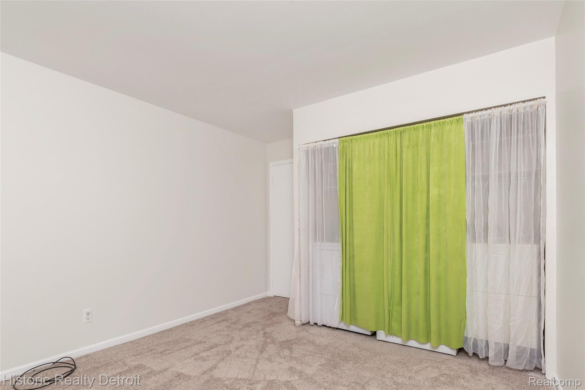 29610 Middlebelt Road, Unit 1301 Farmington, MI 48334 - Photo 14 of 22 023-photo-bedroom-7528097.jpg