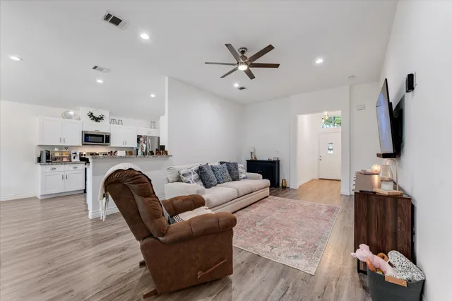 $1,700 | 14986 Indian Hill Trail, Willis, TX 77378