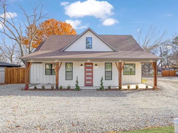 $315,000 | 319 South Pecan Street, Bells, TX 75414