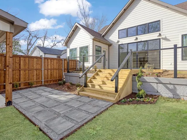 $350,000 | 319 South Pecan Street, Bells, TX 75414