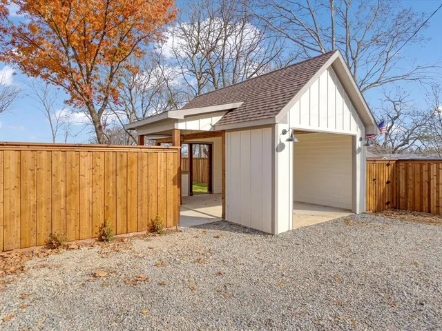 $350,000 | 319 South Pecan Street, Bells, TX 75414