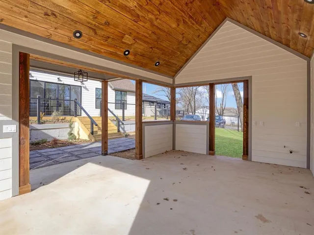 $350,000 | 319 South Pecan Street, Bells, TX 75414