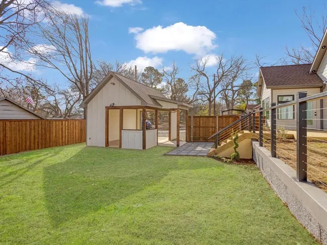 $350,000 | 319 South Pecan Street, Bells, TX 75414