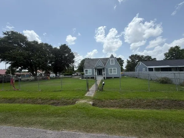 $275,000 | 1116 Forest Oaks Drive, Houston, TX 77017