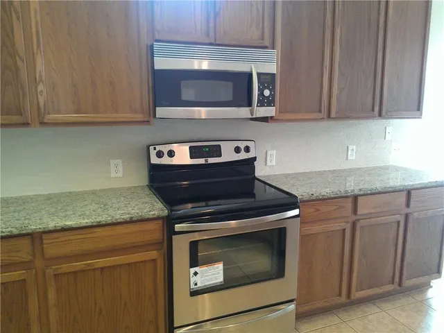 $2,450 | 633 Blue Sky Drive, Arlington, TX 76002