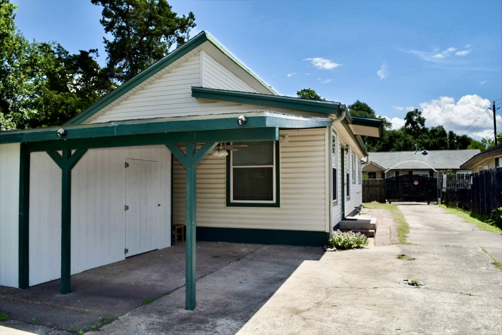 2324 Peppermill Road Houston, TX 77080 - Photo 3 of 20