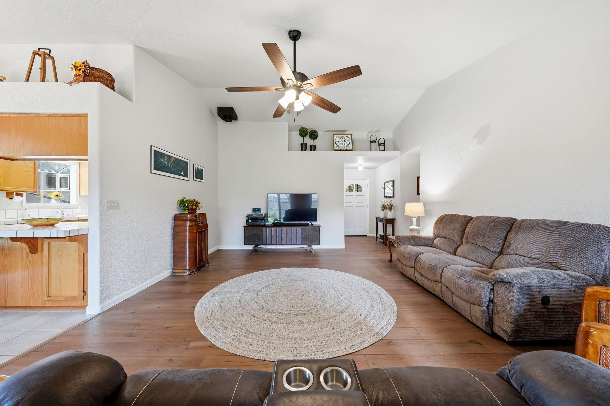 6834 Irving Road Redding, CA 96001 - Photo 4 of 26 Great room