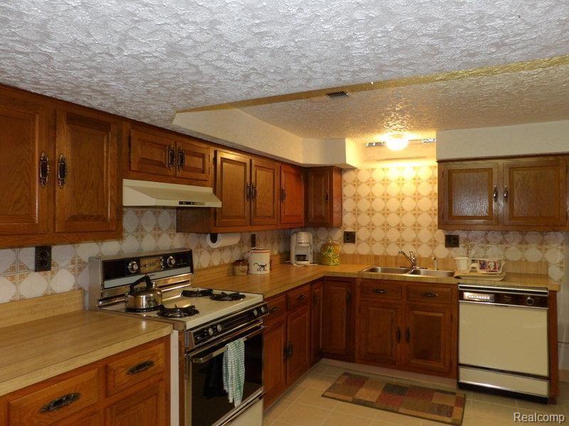 13710 Reeck Road Southgate, MI 48195 - Photo 55 of 63 100_3089.jpg