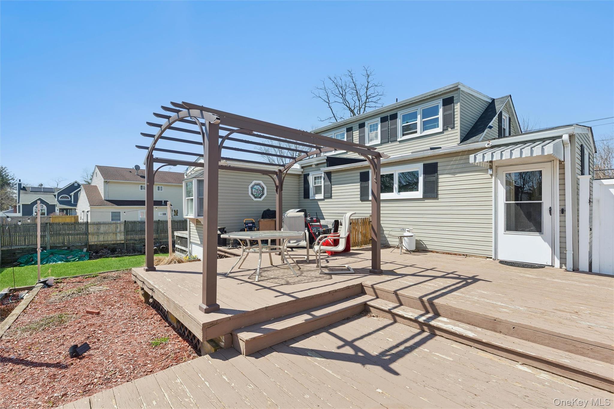 184 Smith Road Ronkonkoma, NY 11779 - Photo 15 of 22