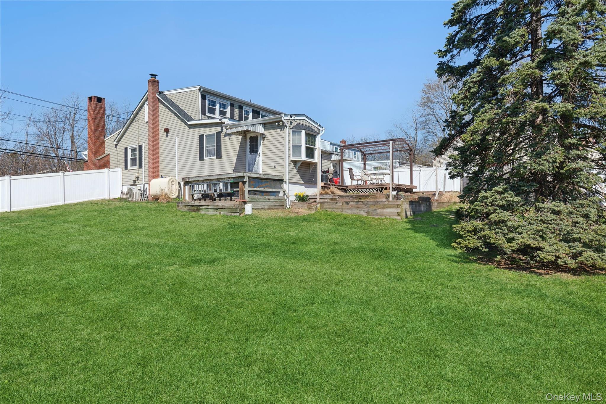 184 Smith Road Ronkonkoma, NY 11779 - Photo 18 of 22