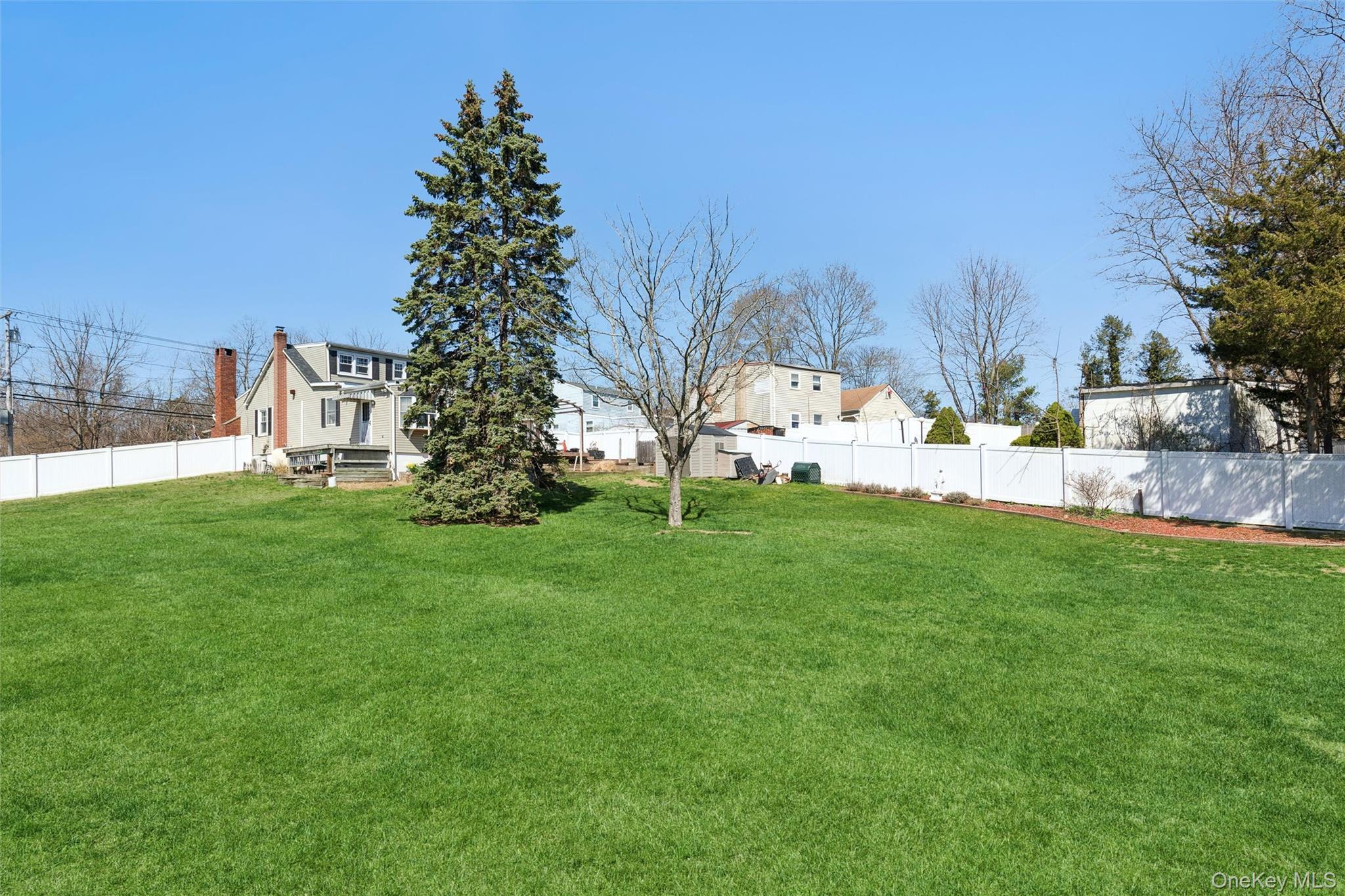 184 Smith Road Ronkonkoma, NY 11779 - Photo 20 of 22