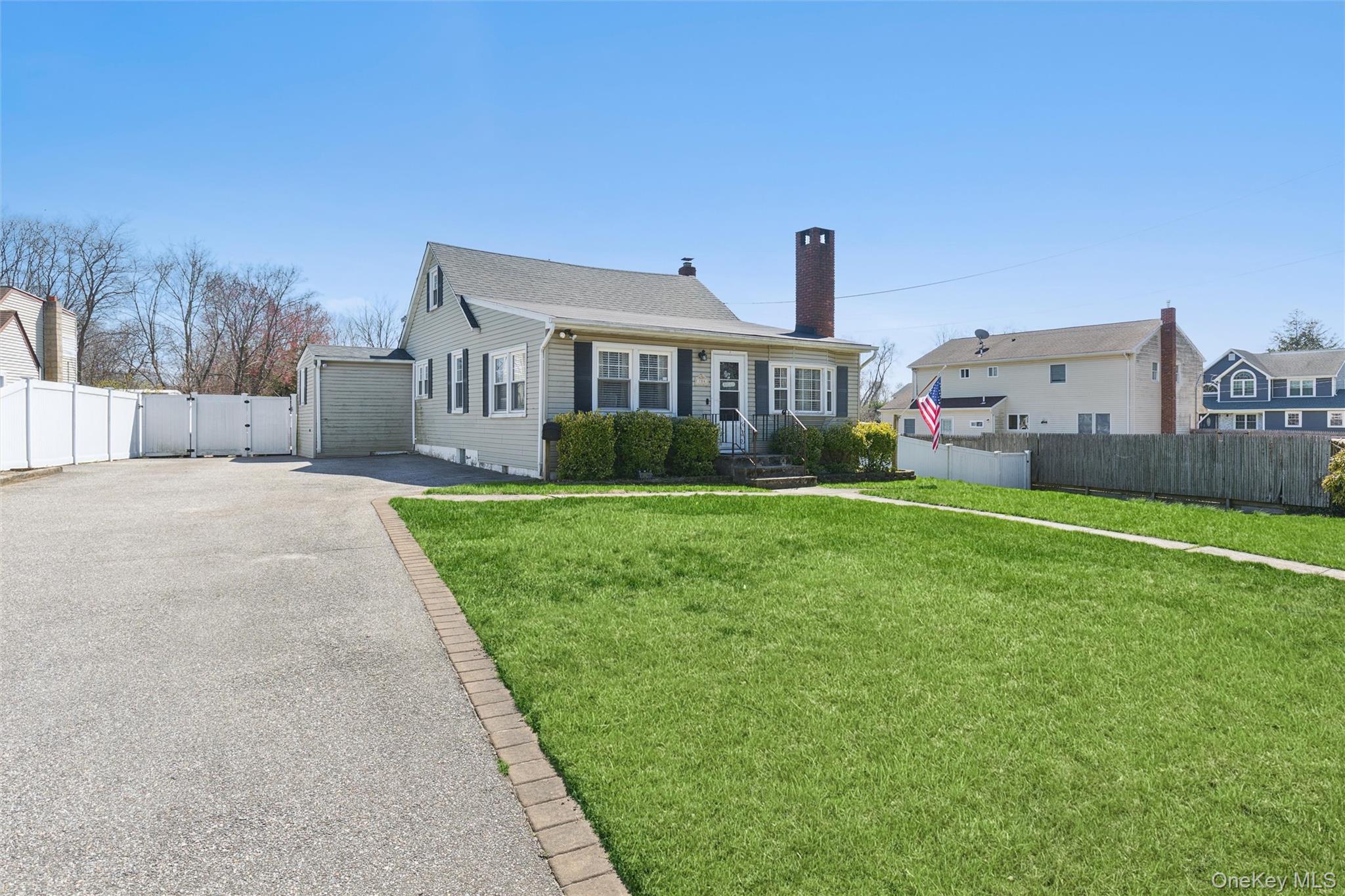 184 Smith Road Ronkonkoma, NY 11779 - Photo 21 of 22