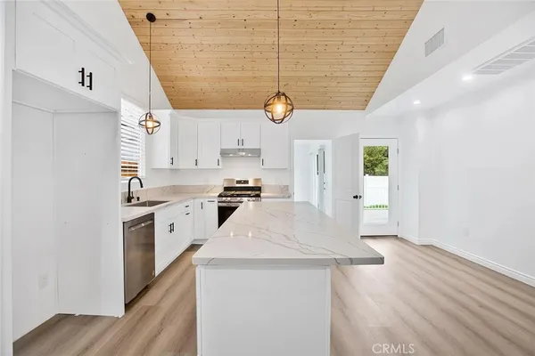 $3,500 | 1738 1/2 North Sierra Bonita Avenue, Pasadena, CA 91104