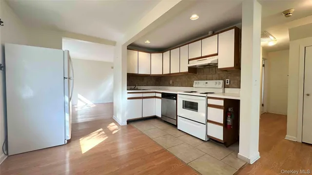 $2,500 | 64 Pine Hollow Road, Unit 1, Oyster Bay, NY 11771