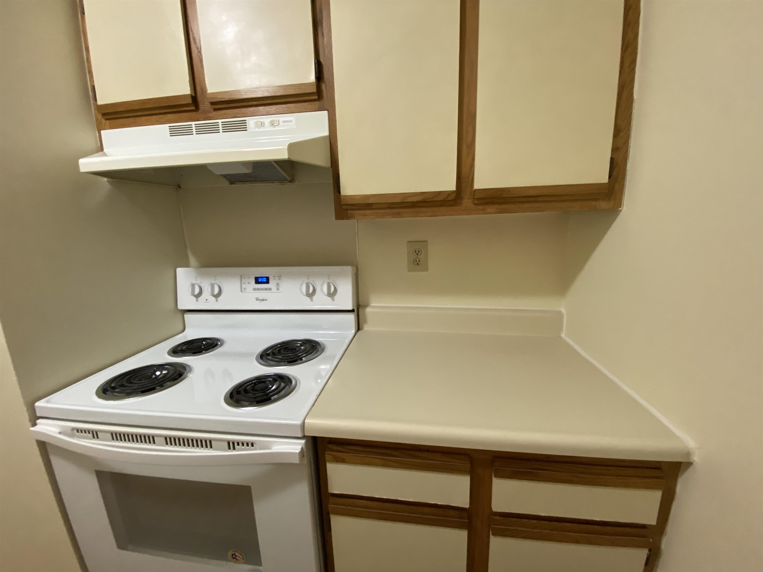 145 Eastern Avenue, Unit 102 Manchester, NH 03104 - Photo 15 of 60