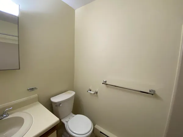 $1,842 | 145 Eastern Avenue, Unit 102, Manchester, NH 03104