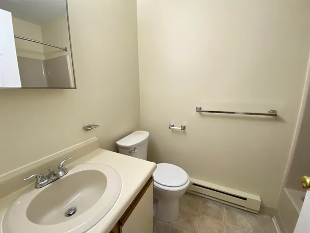 $1,842 | 145 Eastern Avenue, Unit 102, Manchester, NH 03104