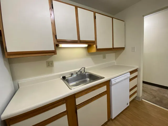 $1,842 | 145 Eastern Avenue, Unit 102, Manchester, NH 03104