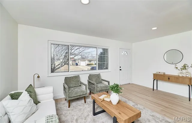 $227,500 | 1910 Flamingo Drive, Florissant, MO 63031