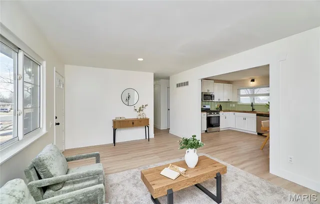 $227,500 | 1910 Flamingo Drive, Florissant, MO 63031